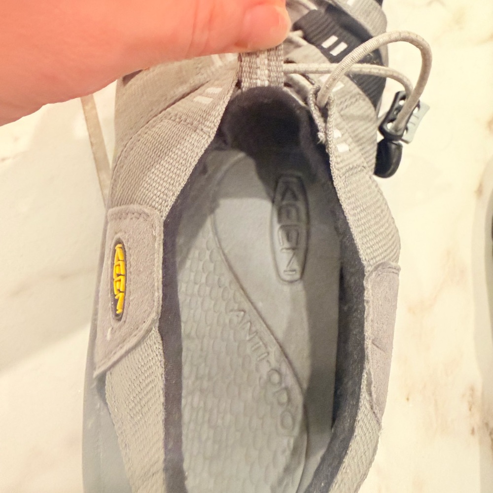 KEEN Men's Newport H2 Waterproof Sandals Grey Black Yellow Size 10 hiking - Picture 5 of 10